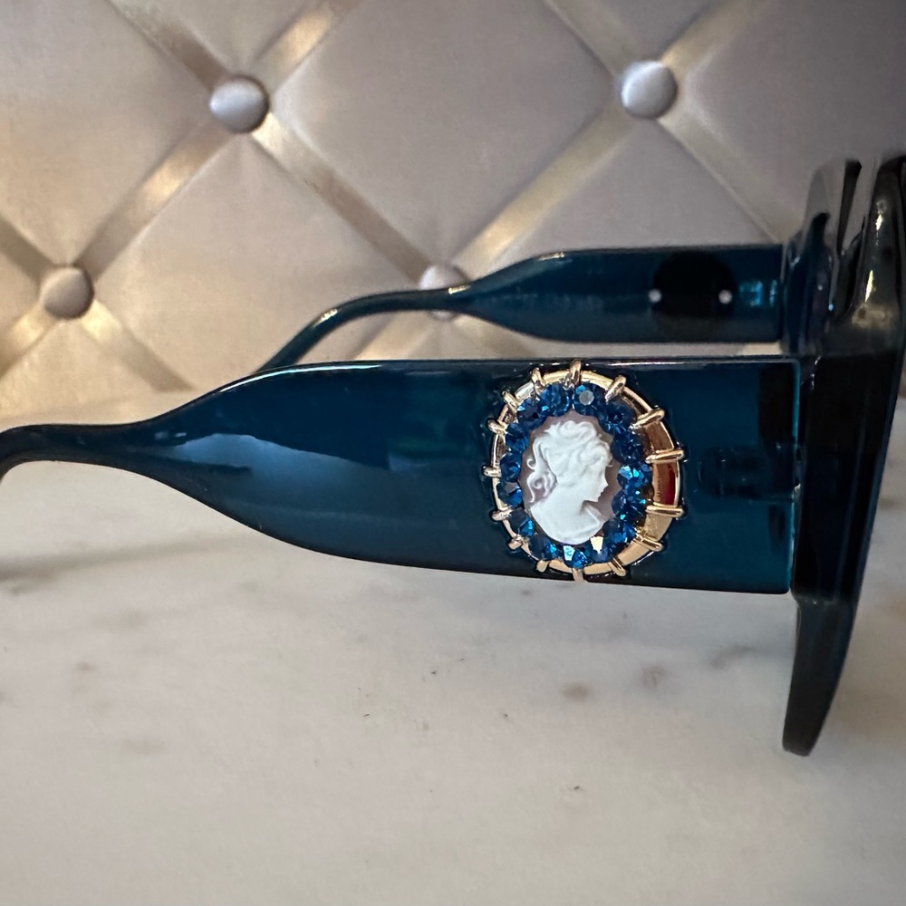 Elegant Blue Cameo Sunglasses